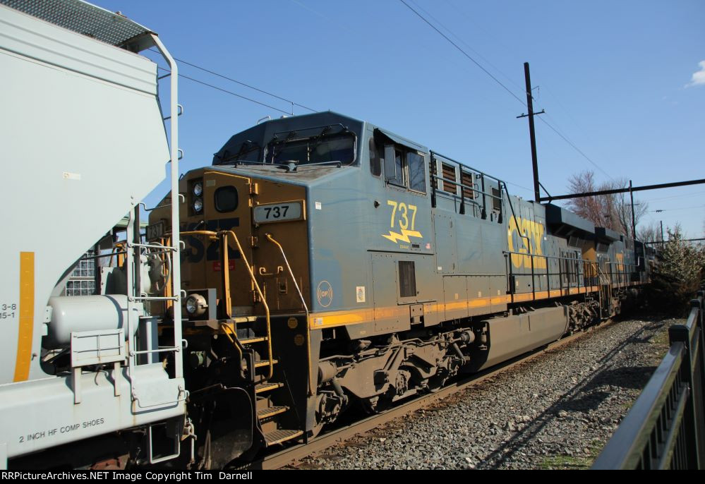 CSX 737 4th on M404